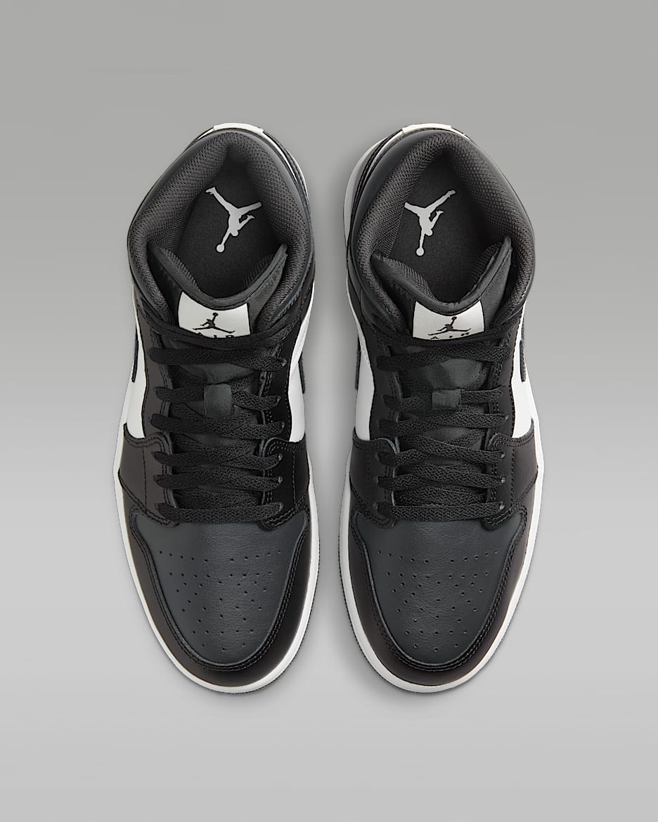 Jordan aj 1 mid black and white sales